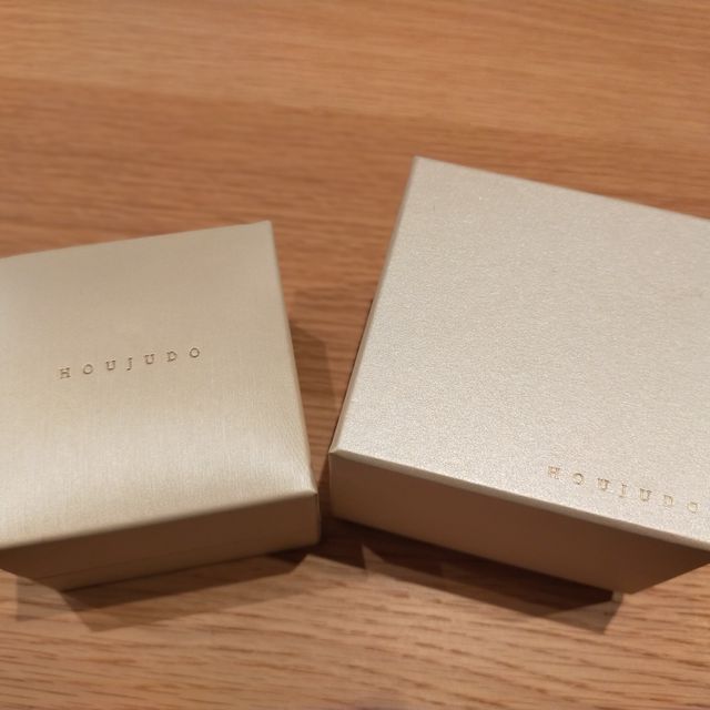 【宝寿堂(ほうじゅどう)の口コミ】 新品仕上げや、サイズ直し等のアフターケアが無料だった点です。
また宝石…