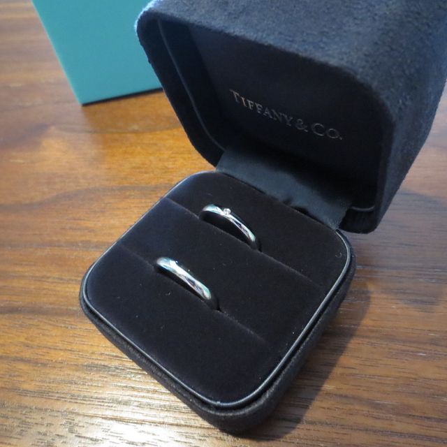【ティファニー(Tiffany & Co.)の口コミ】 飽きのこないシンプルなデザインで探していました。お互いの指輪を買うこ…