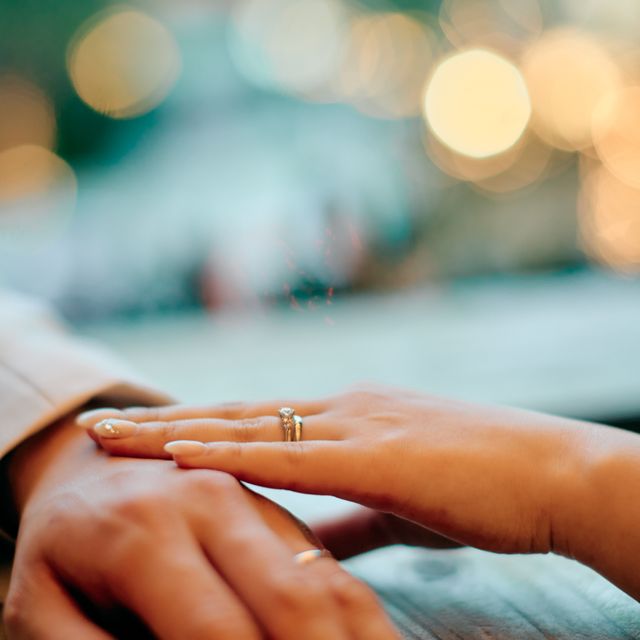 【銀座ダイヤモンドシライシの口コミ】 婚約指輪と同時に購入しました。セットリングのように重ねづけしたいと思…