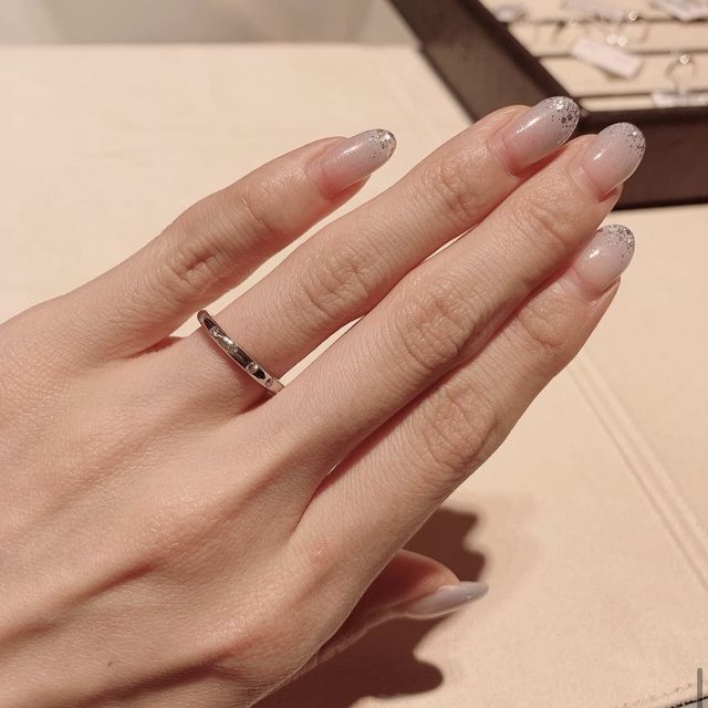 【ブルガリ(BVLGARI)の口コミ】 デザインはシンプルかつ、落ち着いた印象です。ダイヤは埋め込まれていま…