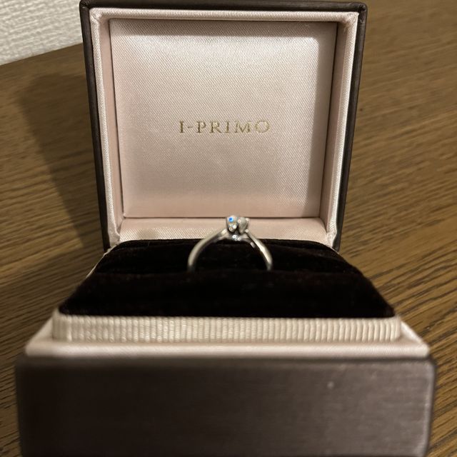 【アイプリモ(I-PRIMO)の口コミ】 指輪のデザインはシンプルデザインで、提案してもらった物の中から選びま…