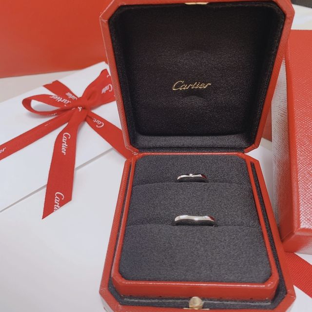 【カルティエ(Cartier)の口コミ】 ハートカットタイプですが細すぎず、指が長く見える着用感があります。ダ…