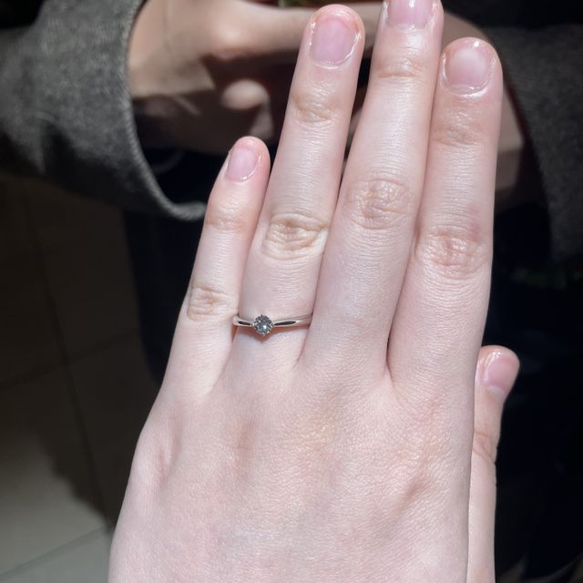 【ラザール ダイヤモンド(LAZARE DIAMOND)の口コミ】 ダイヤが虹色に輝いて美しいところ。 横から見たときも美しいので、それが…