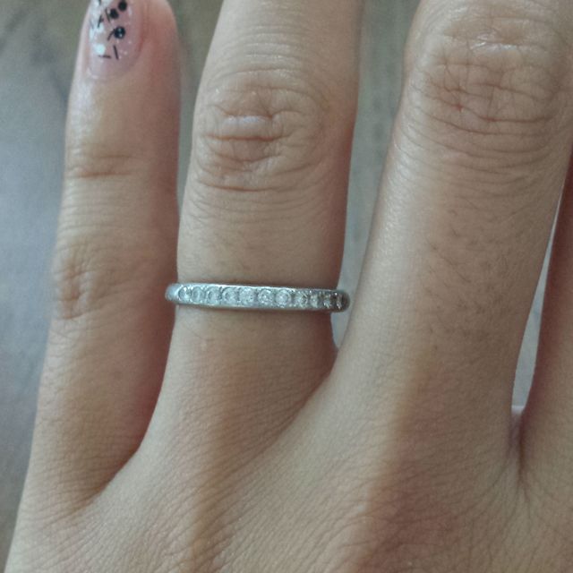 【BRIDGE(ブリッジ)の口コミ】 もともと結婚指輪はエタニティリングがいいときめていました。ダイヤが一…
