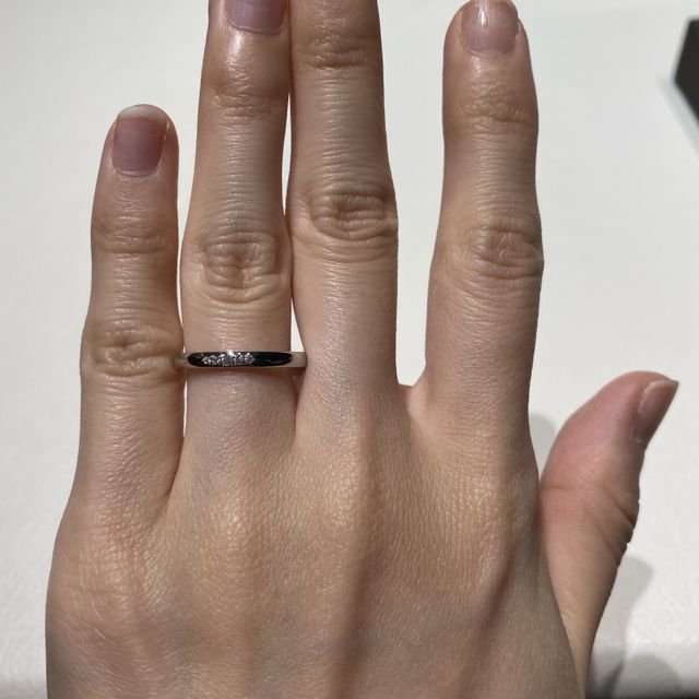 【アイプリモ(I-PRIMO)の口コミ】 シンプルなデザインではありますが、5つダイヤモンドがグラデーションに配…