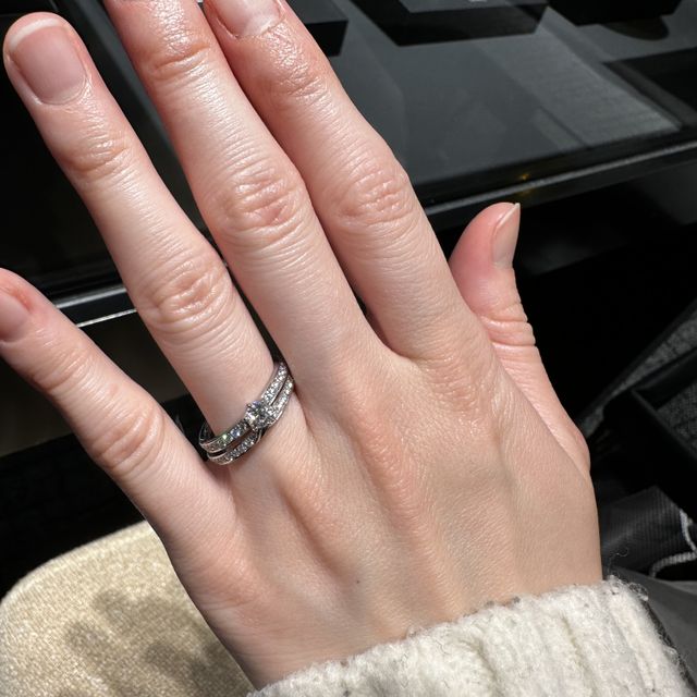 【エクセルコダイヤモンド(EXELCO DIAMOND)の口コミ】 彼女からの要望で、セットリング、流線的なデザインではない指輪を探して…