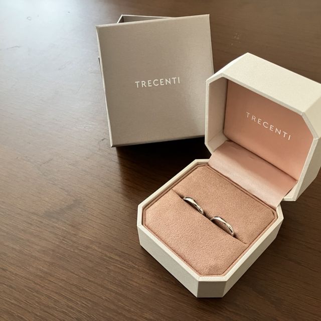 【TRECENTI(トレセンテ)の口コミ】 着け心地がとても良いです。
他のブランドに比べ重みがあります。
指輪と…