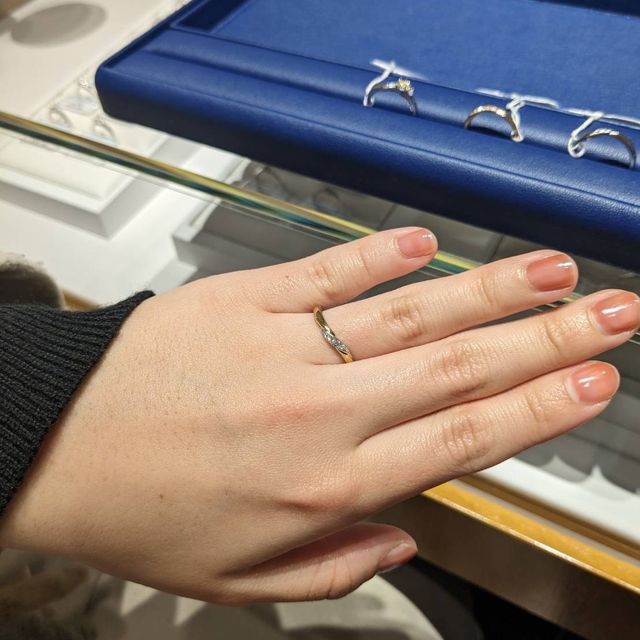 【銀座ダイヤモンドシライシの口コミ】 ブランドとデザインがとても気に入りました。
ピンクゴールドは、指に着用…
