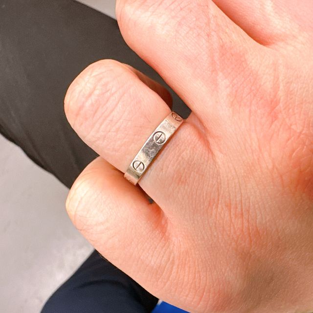 【カルティエ(Cartier)の口コミ】 あまり見かけないデザインだったので気に入った。
価格も高すぎず安すぎず…