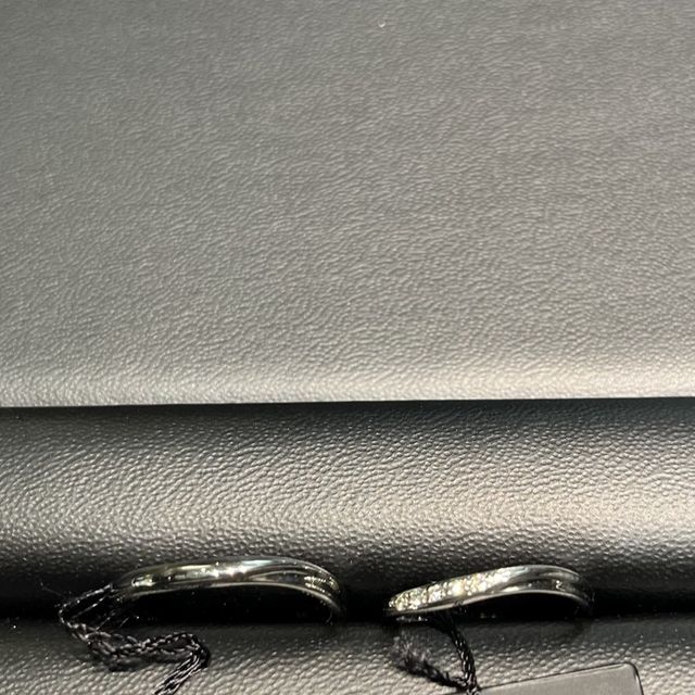 【ラザール ダイヤモンド(LAZARE DIAMOND)の口コミ】 ウエーブデザインで、水かきのある手になじみました。センターより半分に…