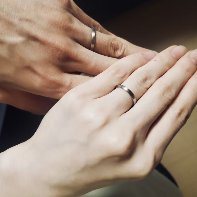 【俄(にわか)の口コミ】 シンプルなデザインと付け心地が何より気に入っています。普段アクセサリ…