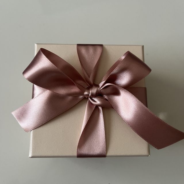 【アイプリモ(I-PRIMO)の口コミ】 婚約指輪と重ね付けが適している結婚指輪を探していました。婚約指輪はウ…