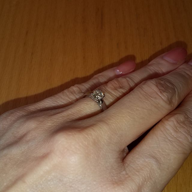 【銀座ダイヤモンドシライシの口コミ】 ダイヤモンドの大きさとリングの形をセミオーダーできるところが良かった…