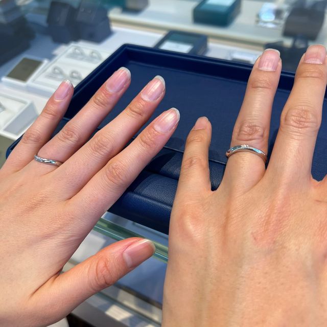 【銀座ダイヤモンドシライシの口コミ】 最初からシンプルなデザインと決めていましたが、店員さんに指の形に合う…