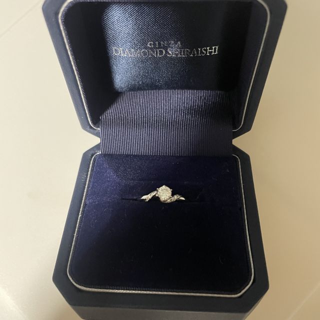 【銀座ダイヤモンドシライシの口コミ】 指輪の独創的なデザインに一目惚れしました。種類が沢山あり、いろいろ迷…