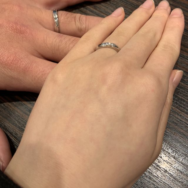 【銀座ダイヤモンドシライシの口コミ】 ツイストされたデザインがよかったので、その希望を伝えていろいろ提案し…