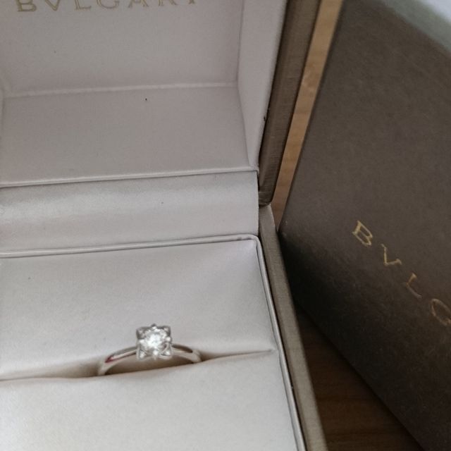【ブルガリ(BVLGARI)の口コミ】 あまり普段アクセサリーを好んでつける方ではないのですが、こちらの指輪…