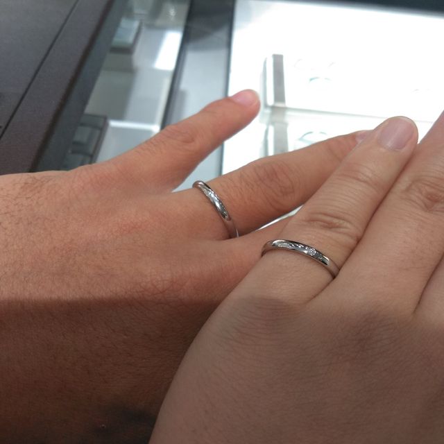 【アイプリモ(I-PRIMO)の口コミ】 PT950成分の指輪ですので、シンプルなデザインではあるものの上質な印象を…