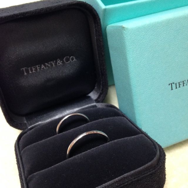 【ティファニー(Tiffany & Co.)の口コミ】 予算内で買えるものが限られていたこと。
婚約指輪と重ねづけしても合うデ…