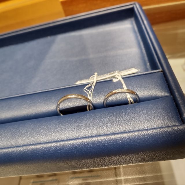 【銀座ダイヤモンドシライシの口コミ】 仕事柄シンプルなものを希望していたので、いつくか候補を持ってきていた…