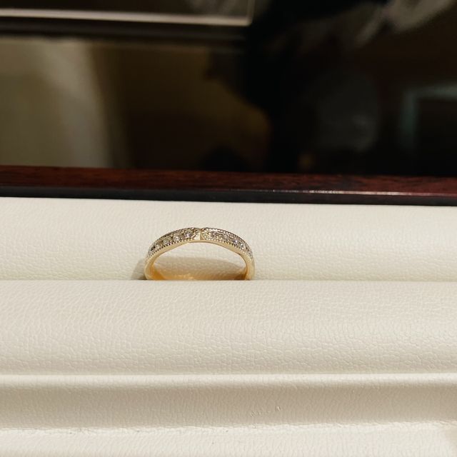 【杢目金屋(もくめがねや)の口コミ】 他にはない、木目調の指輪です！
板を何重にも重ねて熱を加えたり曲げたり…