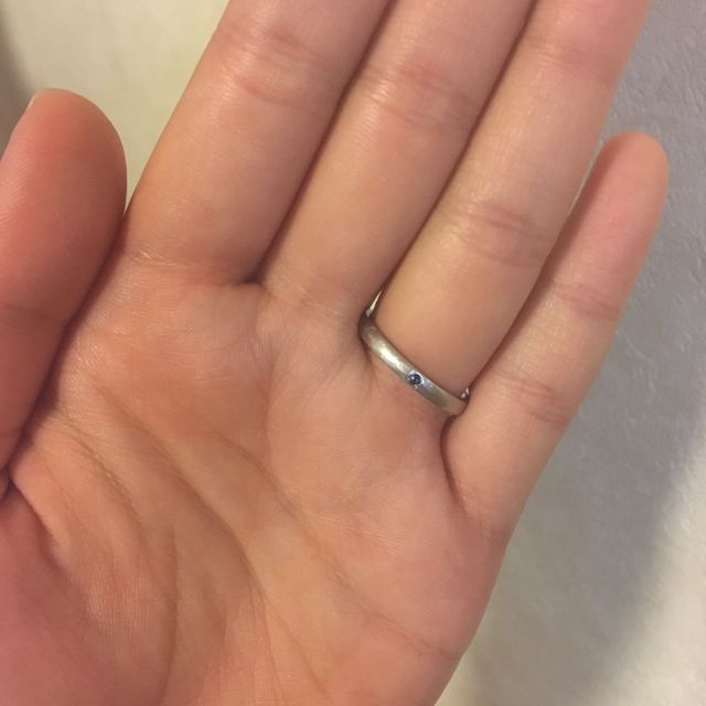 【Sirena Azzurro(セイレーン アズーロ)の口コミ】 結婚指輪の条件として幅が太くないもの、装飾が少ないもの、マットな質感…