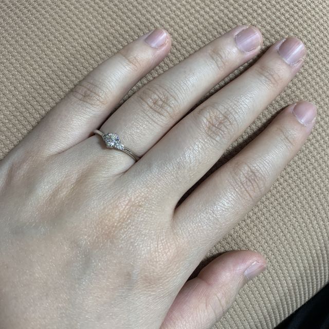 【銀座ダイヤモンドシライシの口コミ】 デザインが綺麗でした。可愛すぎるデザインは合わないと思っていたので、…