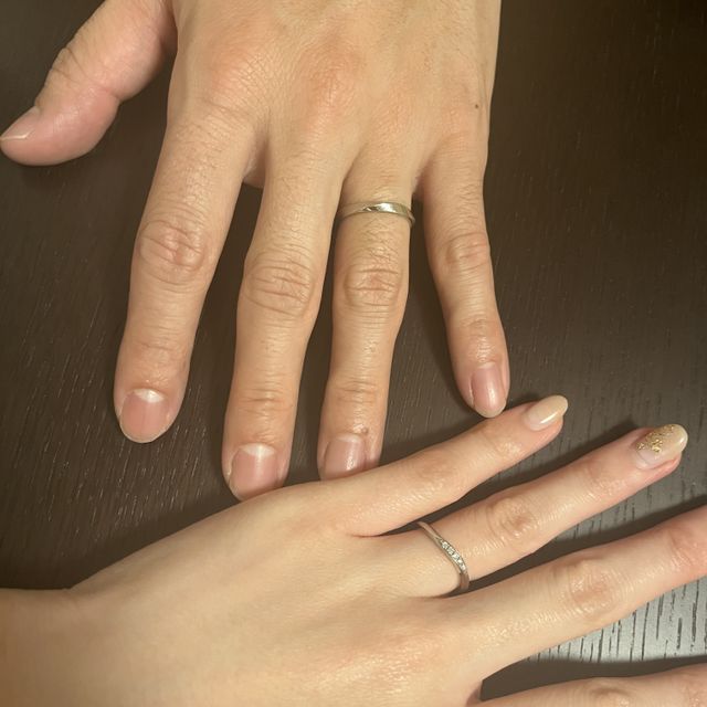 【ラザール ダイヤモンド(LAZARE DIAMOND)の口コミ】 ウェーブで細めの指輪を探していました。女性用は控えめなダイヤモンドが…