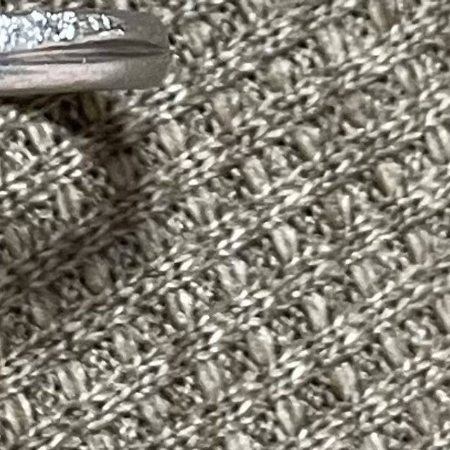 【銀座ダイヤモンドシライシの口コミ】 ダイヤモンドがキラキラしているので、指が華やかに見えると思い選びまし…