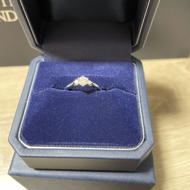 【銀座ダイヤモンドシライシの口コミ】 デザインがとても可愛くて華やかさがある。
ダイヤモンドの品質が大変良い…