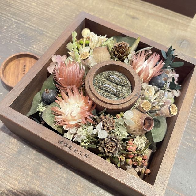 【鎌倉彫金工房の口コミ】 既製品の指輪とこちらの手作り指輪を検討しましたが、指輪の決め手は、手…