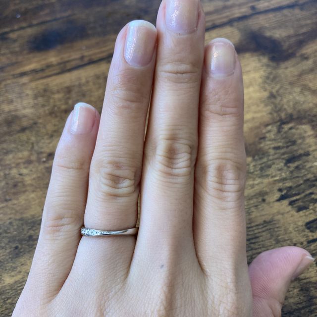 【銀座ダイヤモンドシライシの口コミ】 ウェーブのデザインが欲しかったのですが、婚約指輪がストレートタイプだ…