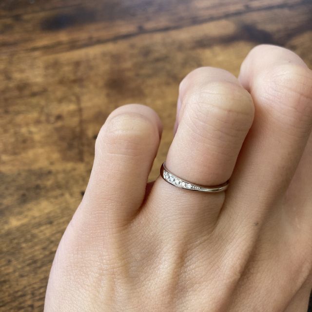 【銀座ダイヤモンドシライシの口コミ】 ウェーブのデザインが欲しかったのですが、婚約指輪がストレートタイプだ…