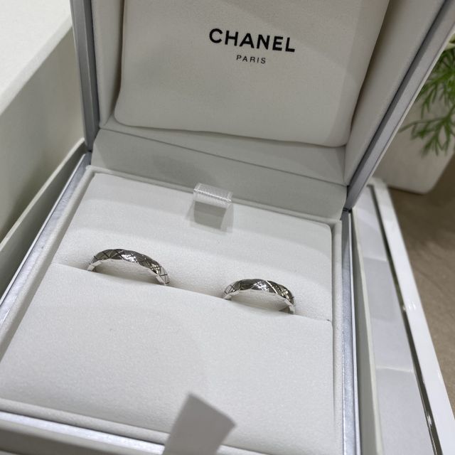 【シャネル(CHANEL)の口コミ】 シンプルすぎるデザインだと物足りなく感じますが、ダイヤモンドでキラキ…