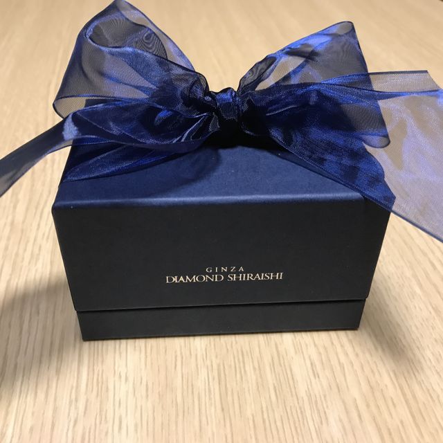 【銀座ダイヤモンドシライシの口コミ】 デザインはシンプルなものが良かったので、装飾の付いていない且つ少し凝…