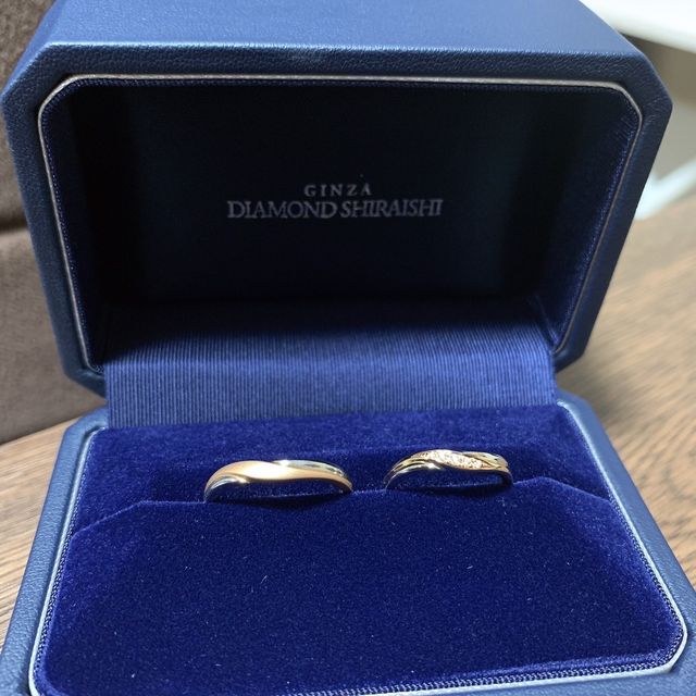 【銀座ダイヤモンドシライシの口コミ】 コンビのデザインがとても気に入ったため。
世の中のトレンドが細身の指輪…