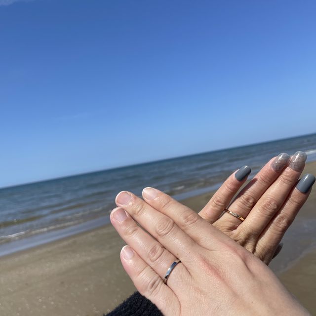 【4℃ BRIDAL(ヨンドシーブライダル)の口コミ】 シンプルでゴールドの指輪を探していました。シンプルすぎるよりも、ワン…