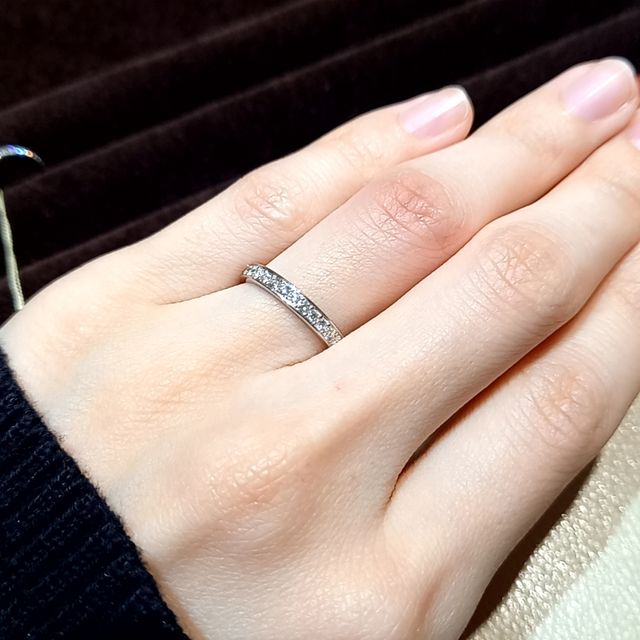 【カルティエ(Cartier)の口コミ】 ハーフエタニティの指輪です。繊細で上品な輝きでした。指輪だけでなく、…