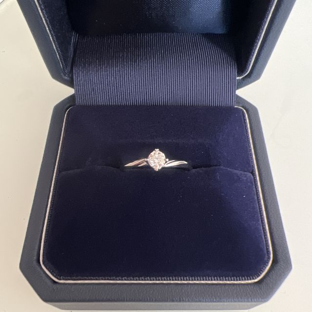 【銀座ダイヤモンドシライシの口コミ】 価格も伝えた金額で用意していただけました。
ダイヤモンドの説明など詳し…