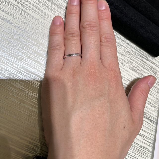 【TRECENTI(トレセンテ)の口コミ】 シンプルでありながらも、プラチナの輝きにより、存在感があります。中央…