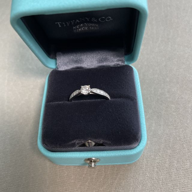【ティファニー(Tiffany & Co.)の口コミ】 ブランドに特にこだわりがあったわけではなかったので、婚約指輪といえば…