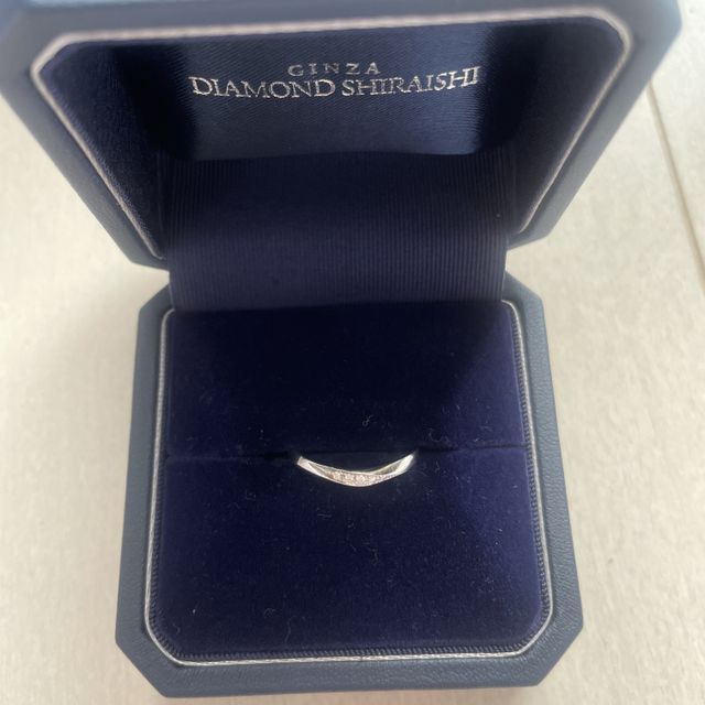【銀座ダイヤモンドシライシの口コミ】 最初はブイとウェーブで悩んでましたが、ウェーブの形が指にフィットし付…