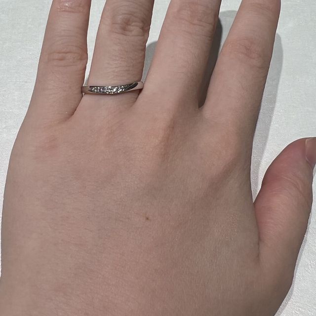 【MILK&Strawberry(ミルクアンドストロベリー)の口コミ】 婚約指輪として考えていました。ピンクダイヤつきで、かつ、まっすぐでは…
