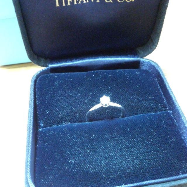 【ティファニー(Tiffany & Co.)の口コミ】 私はあまりアクセサリーをつけないタイプで、婚約指輪はいらないと考えて…