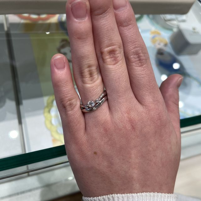 【BLOOM(ブルーム)の口コミ】 ディズニープリンセスのシンデレラをモデルに作られた指輪で、真ん中の両…