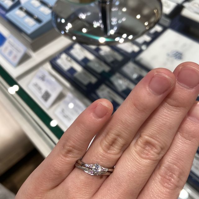 【BLOOM(ブルーム)の口コミ】 ディズニープリンセスをイメージして作られたもので、両脇にピンクのスト…