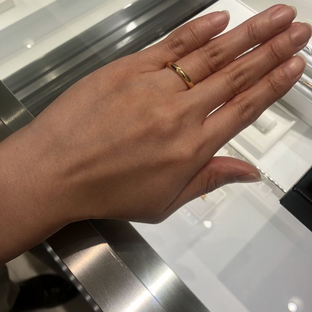 【ティファニー(Tiffany & Co.)の口コミ】 シンプルなゴールドの指輪を探していて、エルサペレッティのラインを試着…