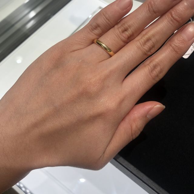 【ティファニー(Tiffany & Co.)の口コミ】 シンプルなゴールドの指輪を探していて、エルサペレッティのラインを試着…
