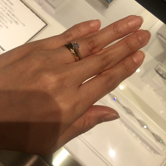 【ティファニー(Tiffany & Co.)の口コミ】 シンプルなゴールドの指輪を探していて、エルサペレッティのラインを試着…