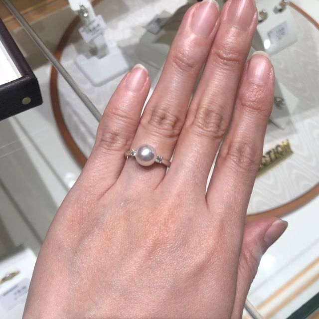 【MIKIMOTO(ミキモト)の口コミ】 シンプルなゴールドの一粒ダイヤの指輪を探していました。
ミキモトはプラ…
